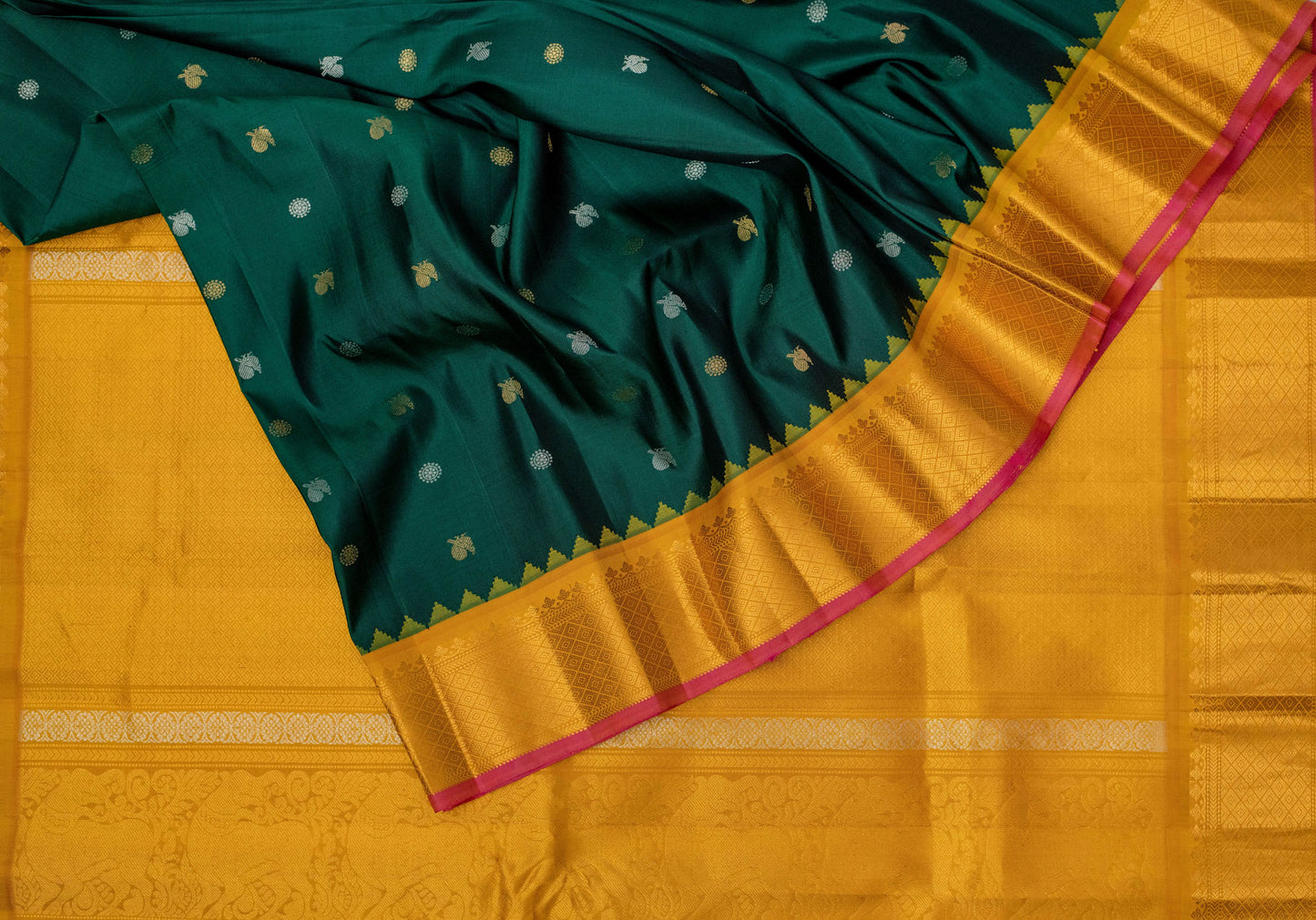 Handwowen Pure Silk Green Gadwal Saree