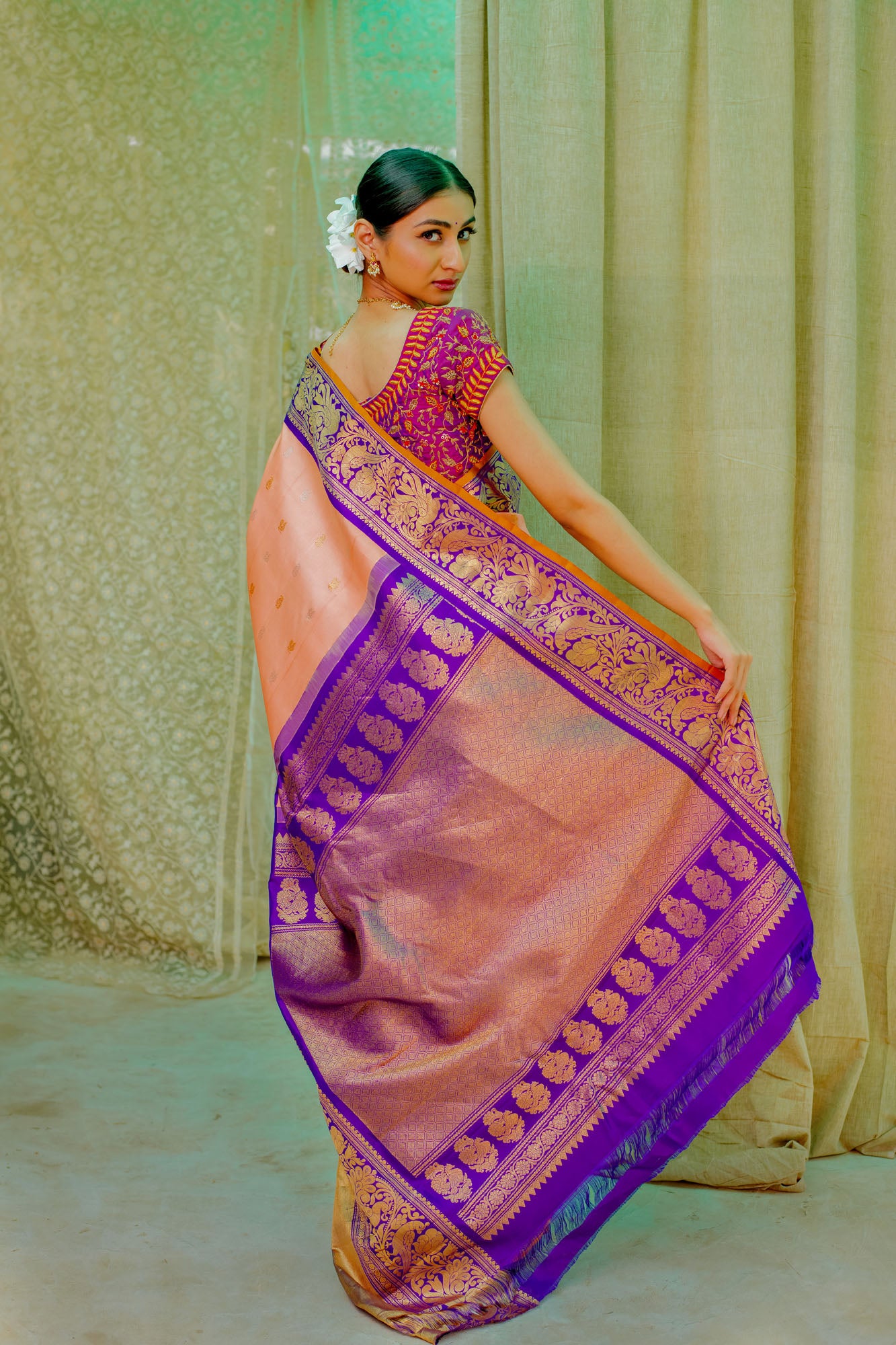 Peach & Purple Pure Silk Handloom Gadwal Saree with Kanchi Border & Butti Weaving