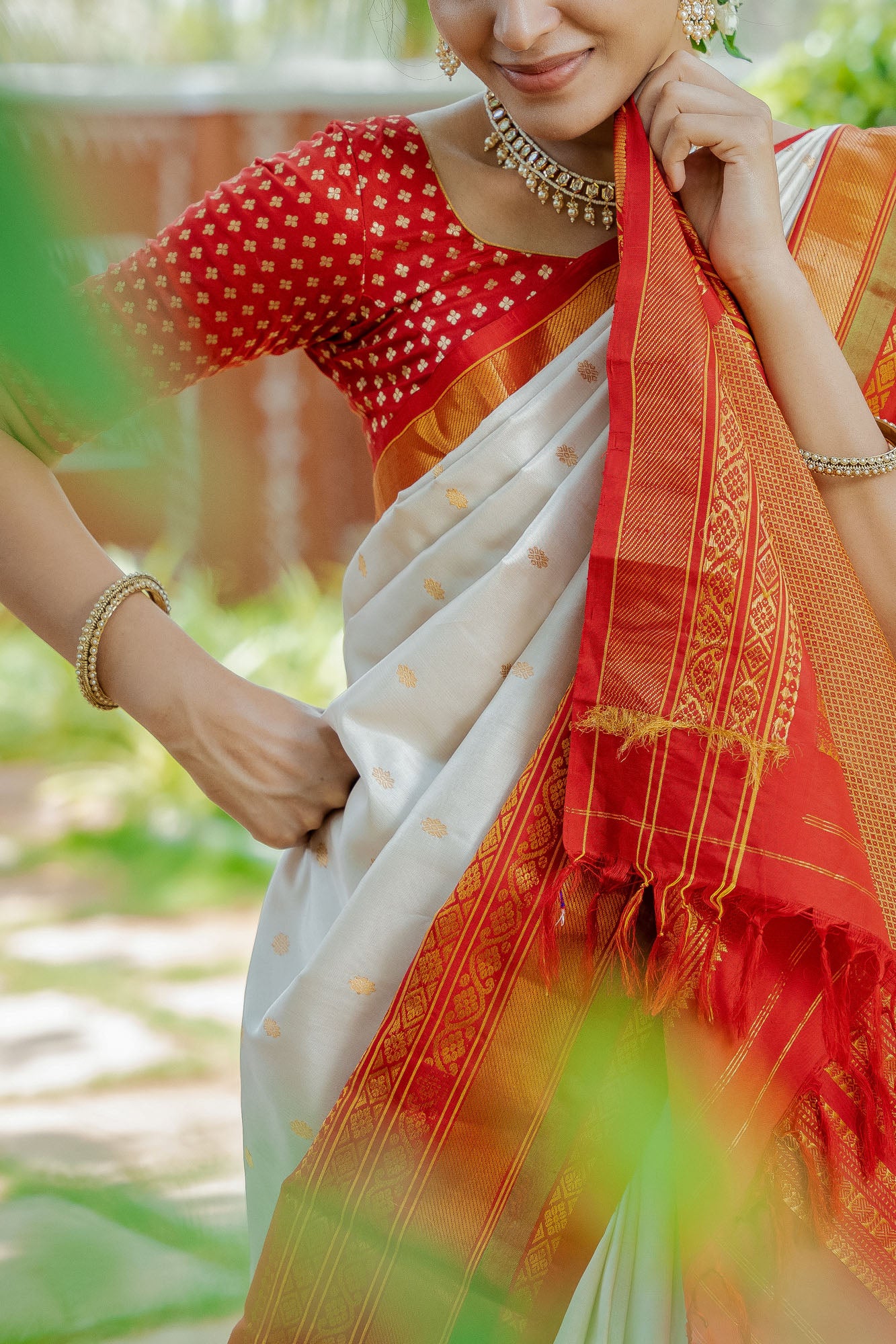 WoodenTant Women's cotton silk handloom saree in White with Red woven thick  raw silk border with blouse piece